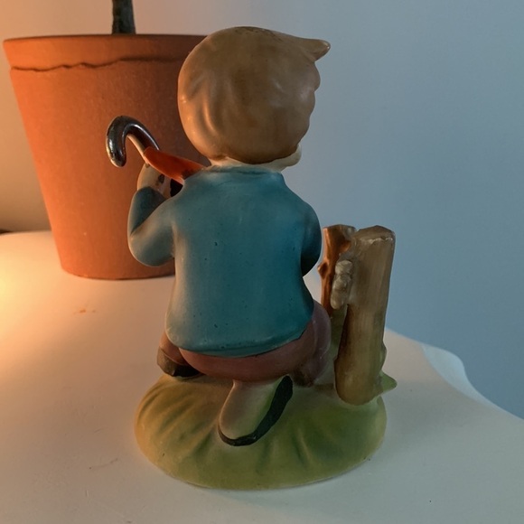 Erich Stauffer porcelain figurine S8517 Outing Boy with umbrella kneeling - Picture 4 of 6